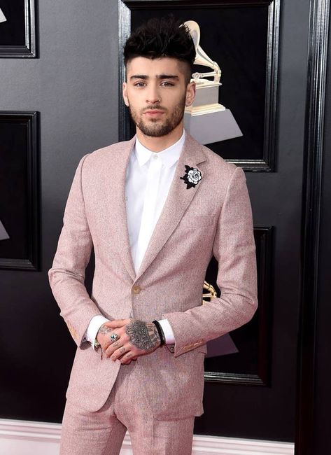 I won't lie to you, they're mostly thirsty feelings because... well, just look at him. Zayn Wore A Pink Suit To The Grammys And I Now Can't Stand Up For Obvious Reasons Pink Suit Men, Zayn Malik Style, Zayn Malik Photos, Zayn Malik Pics, Prom Suits, Pink Suit, Fashion Suits For Men, Suit Style, Wedding Suits Men