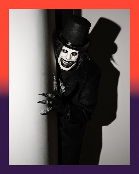 Their songs are stuck in your head and now their costumes are too 👻 Celebrities Halloween Costumes, Celebrities Halloween, The Babadook, Halloween Valentines, Clown Horror, Halloween Costume Idea, Celebrity Halloween Costumes, In My Room, Heidi Klum