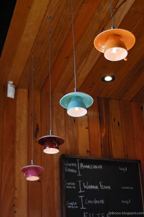 Cute Restaurant Decor, Coffee Shop Pendant Lights, Fun Cafe Ideas, Cafe Design Ideas Creative, Quirky Cafe Ideas, Fun Coffee Shop Interior, Cute Cafe Decor, Rustic Cafe Aesthetic, Coffee Shop Inspo Interior Design