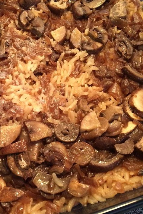 Looking for the best side dishes? Try cooking this easy mushroom recipe. Use rice, French onion soup, and mushrooms to cook this quick and easy rice recipe for a side dish with dinner. Asparagus Curry, Easy Thanksgiving Dish, Mushroom Rice Casserole, Quinoa Asparagus, Mushroom Pilaf, Mushroom Rice Recipes, Rice Side Dish Recipes, Mushroom Casserole, Baked Mushrooms