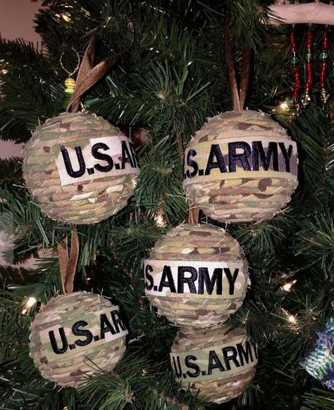 Army Decorations, Christmas Orbs, Christmas Tree Topper Ribbon, Us Army Uniform, Unique Christmas Trees Themes, Americana Christmas, Patriotic Tree, Patriotic Christmas Tree, Ocp Uniform