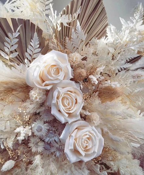 White Flowers With Pampas, Boho Wedding Florals, Event Backdrops, Decor Engagement, Random Products, Backdrop Decor, Makeup Images, Shower Backdrop, Dried Florals