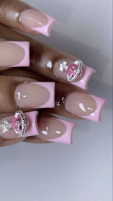 The latest nail style trend to hit Instagram is a creative way to celebrate the season. Users are uploading images of nails painted to look like the knit sweaters that are perfect for this time of the year.  .. Nails Painted, Quartz Nails, Hard Nails, Nail Trend, Colored Acrylic Nails, Girly Acrylic Nails, French Tip Acrylic Nails, Dope Nail Designs, Short Square Acrylic Nails