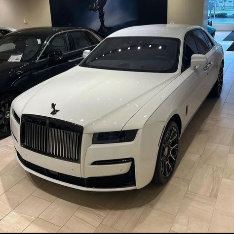 White Rolls Royce Ghost, Rolls-royce Sweptail, Billionaire Aesthetic, White Rolls Royce, White Rolls, Rolls Royce Wallpaper, Roll Royce, Rolls Royce Models, Pretty Bike