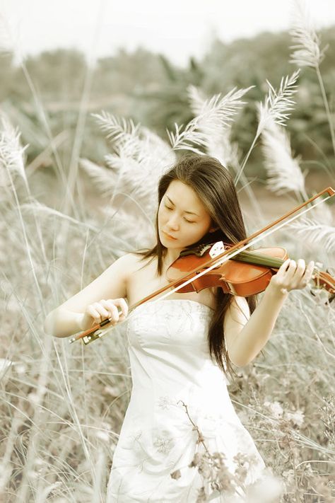 . Holding Violin Pose Reference, Person Holding Violin, Playing Violin Pose Reference, Violin Poses Reference, Violin Headshots, Violinist Portrait, Violin Pose, Violin Photoshoot, Maldives Photoshoot