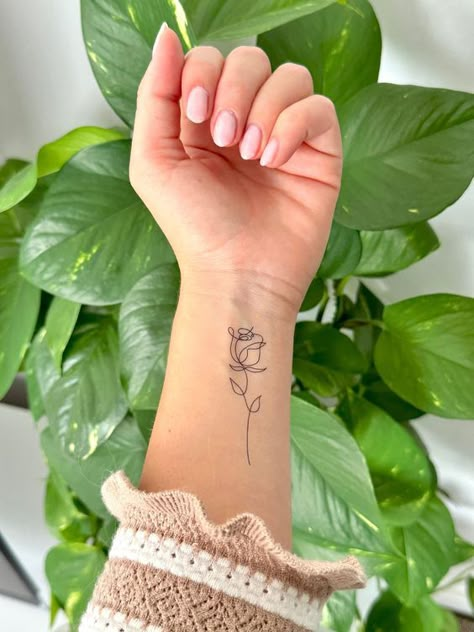 42 Tattoo, Tato Minimal, Small Rose Tattoo, Petite Tattoos, Small Hand Tattoos, Cute Tattoos For Women, Classy Tattoos, Discreet Tattoos, Subtle Tattoos