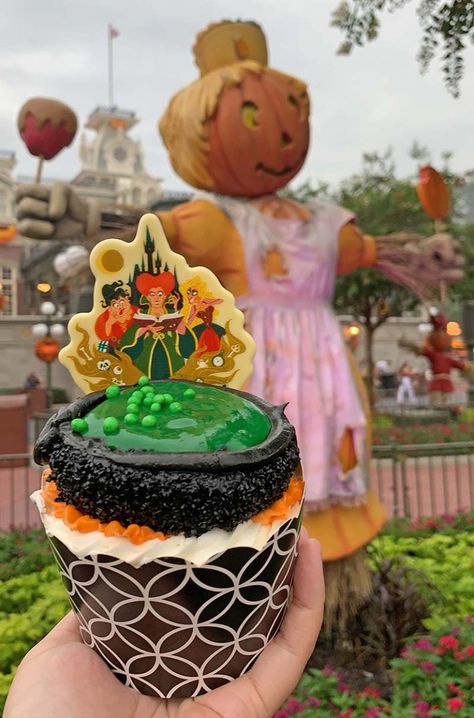 Disney World Halloween Food, Disney Halloween Food, Mickeys Not So Scary Halloween Party, Disney Halloween Party, Halloween Candy Apples, Disney Foods, Halloween Decorations Ideas, Disney World Halloween, Disney Activities