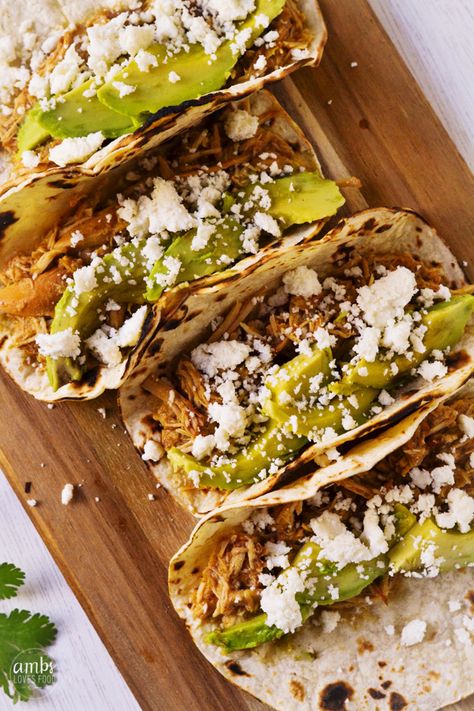 Chili Verde Chicken Tacos, Tomatillo Chicken Tacos, Rotisserie Chicken Salsa Verde, Pollo Verde Recipes, Salsa Verde Recipe Meals, Green Chicken Tacos, Green Chili Chicken Tacos, Chicken Verde Tacos, Salsa Verde Tacos