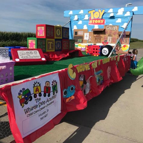 Disney Homecoming Float Ideas, Toy Story Homecoming Float, Toy Story Parade Float Ideas, Toy Story Float, Disney Homecoming, Parade Float Diy, Parade Float Theme, Disfraz Toy Story, Spirit Weeks