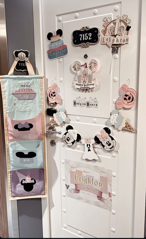 Disney Cruise Door Decorations Ideas, Disney Cruise Rooms, Disney Window Decoration, Cabin Door Decorations, Disney Cruise Door Decorations, Cruise Rooms, Disney Craft, Disney Cruise Door, Disney Cruise Vacation