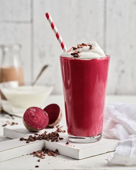 Milk Shakes Photography, Red Velvet Syrup, Minuman Red Velvet, Red Velvet Drink, Red Velvet Shake, Red Velvet Milkshake, Red Velvet Latte, Minuman Starbucks, Red Velvet Recipes