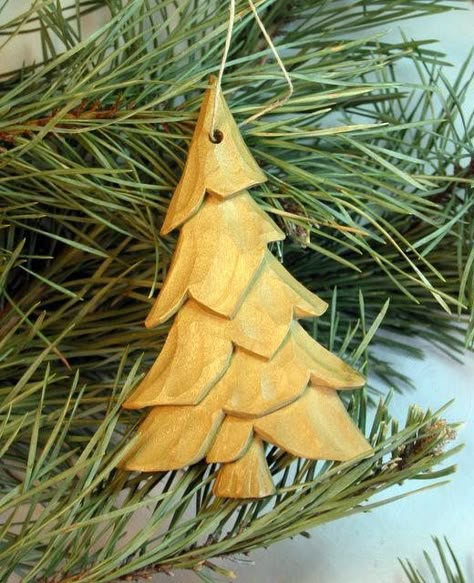 Bali Carving, Wooden Forest, Carved Ornaments, Carved Tree, Santa Carving, Simple Wood Carving, Wood Carving For Beginners, Wooden Christmas Decorations, Instruções Origami