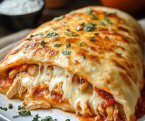 Chicken Parmesan Calzone, Chicken Calzone Recipe, Stromboli Recipes, Chicken Calzone, Quilted Cushions, Blueberry Cake Donuts, Fried Cheesecake, Pink Lemonade Recipes, Cake Donuts Recipe