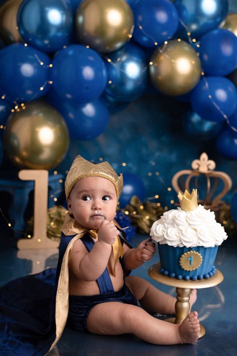 Prince First Birthday Party Boys, First Birthday King Theme, The Royal One Birthday, King First Birthday Theme, Prince 1st Birthday Theme, Royal Prince Birthday Party Decorations, One Year Baby Boy Photoshoot, Birthday Photoshoot Background, Prince Cake Smash