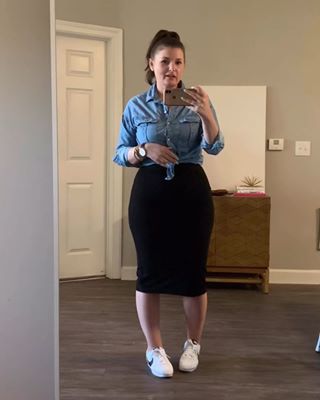 Style A Denim Shirt, Julia Marie, Hipster Grunge, Look Plus Size, Mode Casual, Black Pencil Skirt, Plus Size Fashion For Women, Black Pencil, Denim Button Down