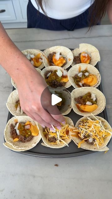 Tacos Ideas Parties, Taco Tuesday Alternatives, Taco Tuesday Ideas, Taco Ideas, Taco Pizza Recipes, Taco Tuesday Recipes, Tuesday Recipes, Taco Pizza, Catering Ideas Food