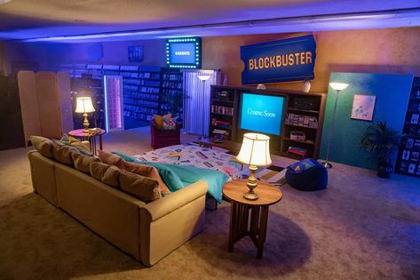 Last Blockbuster store is now on Airbnb for a nostalgic '90s sleepover 90s Sleepover, Bar Lounge Design, Home Movie Theater, Nostalgic 90s, Blockbuster Video, Movie Rental, Airbnb Rentals, Home Movie, Video Store