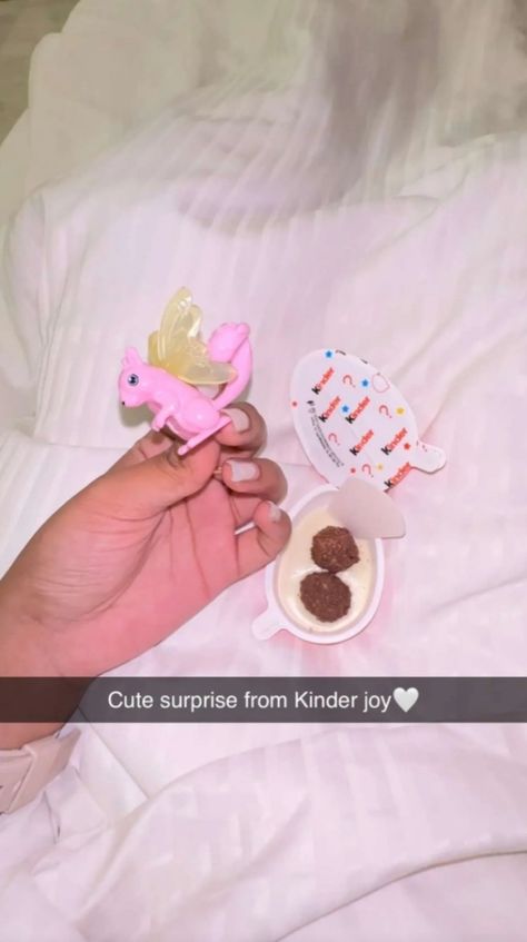 Kinderjoy Snap, Snap Strikes Ideas, Kinder Joy Aesthetic, Funny Snap Streaks, Cute Snaps Ideas, Creative Snapchats, Study Snaps Ideas, Happy Birthday To Me Quotes, Creative Snaps For Snapchat