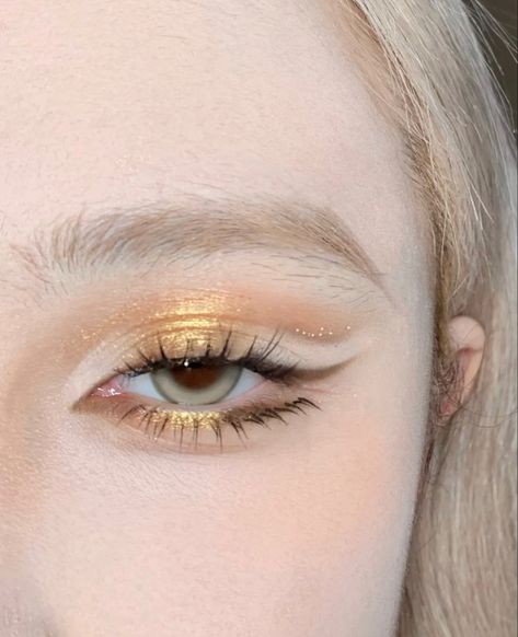 Ethereal Make Up Look, Cute Gen Z Outfits, Pale Yellow Makeup, Prom Makeup Graphic Liner, Fun Makeup Ideas Hooded Eyes, Light Pink And Gold Makeup Looks, Korean Makeup Western Face, Makeup Inspo Eyeshadow, Silver And Gold Makeup Looks