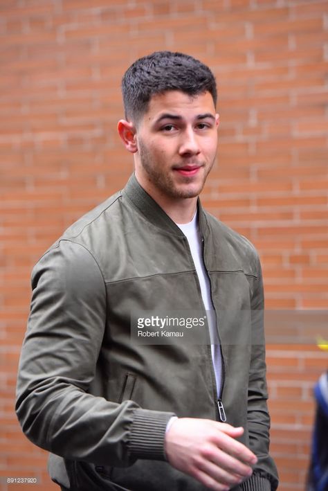 Nick Jonas Short Hair, Nick Jonas Hairstyle, Nick Jonas Buzzcut, Short Hair Men Style, Nick Jonas Hair, Nick Jonas Haircut, Short Haircuts Men, Men Short Hairstyle, Buzzcut Men