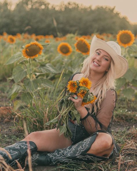 Sunflower Season 🌻🫶🏼⚡️ - - - - - #buckcrew #buckandbrana #teamprohats #prohatsteam #prohats #explorepage #explore #westernstyle @buckandbrana FISHER10 @pro.hats FISHERPH Sunflower Photoshoot, Sunflower Season, Western Sunflower, Miranda Lambert, Photoshoot Inspo, Western Fashion, Cowboy Boots, Sunflower, Cowboy