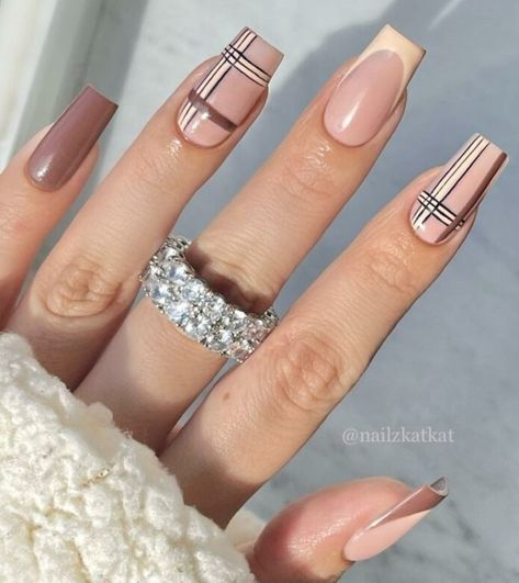 Burberry Nails Design, Brown Nails For Fall, Otoño Nails, Burgundy Acrylic Nails, Burberry Nails, Plaid Nail Designs, Nails For Fall, Elegant Touch Nails, Fall Designs