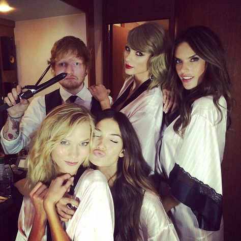 23 Times Taylor Swift And Ed Sheeran's Friendship Ruled Everything Taylor Swift Squad, Camila Morrone, Vs Fashion Shows, Lily Aldridge, Famous Singers, Captain Swan, Victoria Secret Fashion, Taylor Swift 13, Alessandra Ambrosio