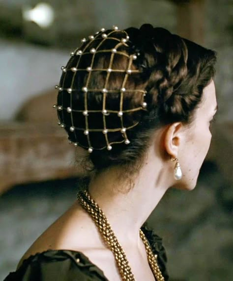 Mary Queen of Scots Elizabethan Hair, Ladies Maid, Historical Hairstyles, Medieval Hairstyles, Eighteenth Birthday, King Edward, Hair Net, Head Piece, Hair Reference