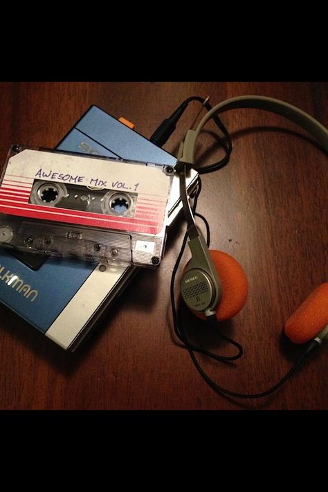 Peter Quill's Sony Walkman Awesome Mix Vol 1, Star Lord Cosplay, Sony Walkman, Peter Quill, Baby Driver, Stranger Things Aesthetic, Star Lord, Music Players, Guardians Of The Galaxy