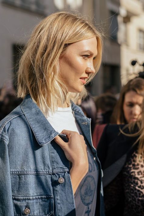 Karlie Kloss Bob, Lisa Haircut, Karlie Kloss Short Hair, Karlie Kloss Haircut, Karlie Kloss Hair, Fake Blonde, Icons Women, Style Icons Women, Street Style Paris Fashion Week