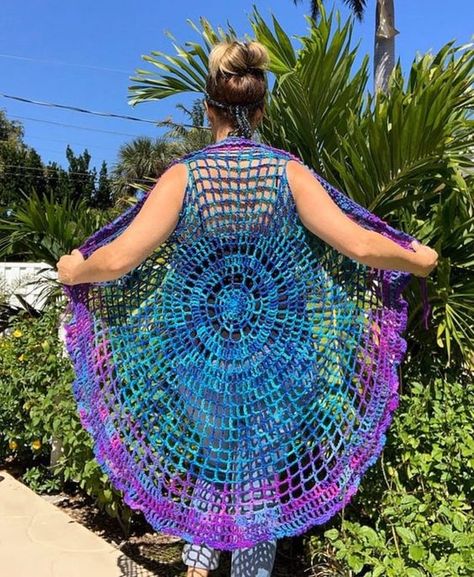 Boho Crochet Vest, Crochet Circle Vest, Poncho Au Crochet, Boho Crochet Patterns, Crochet Cardigans, Crochet Neck Warmer, Hippie Crochet, Crochet Boho Top, Boho Vest