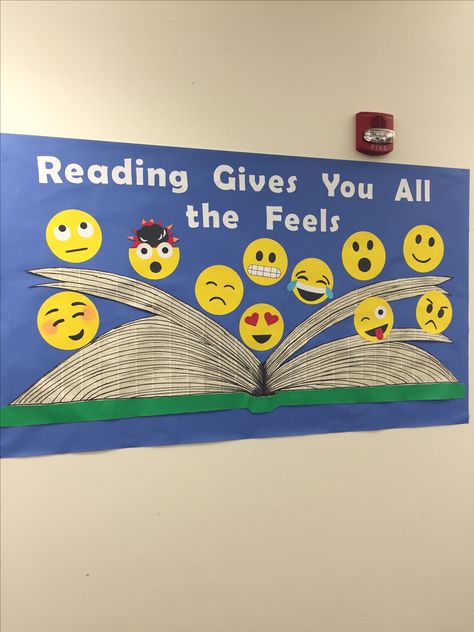 Whitefish Bay Public Library bulletin board/display. Reading gives you all the feels! Reading Day Placard, Book Corner Ideas Preschool Reading Centers, Reading Display Boards, Library Board Decoration Ideas, Display Boards For School Classroom, Reading Corner Ideas For Kids, Library Board Decoration, Library Decorations School, Class Display Board Ideas