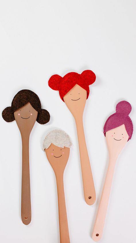 cardboardfolk on Instagram: DIY Spoon Puppets! With interchangeable hair 🙌 I made these spoon puppets as props for the puppet theatre project in my book. I loved the… Spoon Puppets, Wooden Spoon Puppets, Drama For Kids, Draw A Face, Puppets For Kids, Puppets Diy, Puppet Theatre, The Puppet, Puppet Crafts