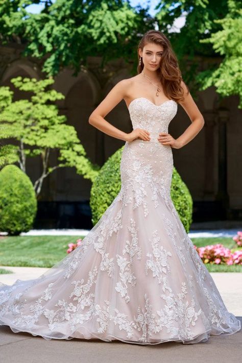 Blush wedding dress idea - fit-and-flare, lace wedding dress with blush underlay and strapless neckline. Style 118272 Fermata by Martin Thornburg.  Find more #weddingdress inspo from Mon Cheri on WeddingWire! Tulle Gowns, Blush Pink Wedding Dress, Wedding Dresses Mermaid Sweetheart, Martin Thornburg, Wedding Blush, Wedding Dresses Mermaid, Blush Wedding Dress, Mermaid Sweetheart, Wedding Dresses Blush