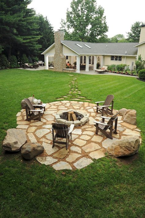 Creative Outdoor Landscaping, Decor and Entertaining Ideas Patio Fire Pits, Outdoor Fire Pit Designs, Backyard Seating, Backyard Remodel, Landscape Designs, Backyard Inspiration, Backyard Diy Projects, Have Inspiration, Fire Pit Patio