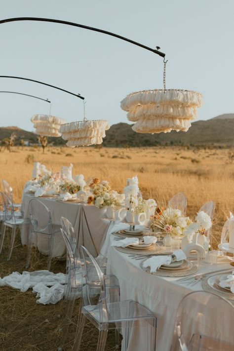 Desert Wedding Ideas, Desert Ranch, Tree Wedding Ceremony, Texture Wedding, Wedding Ceremony Setup, Ranch Design, Joshua Tree Wedding, Neutral Wedding Colors, Table Set Up