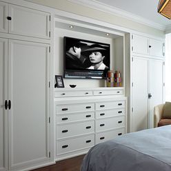 Built In Closet along wall for Master Bedroom Bedroom Built Ins, Dressing Design, Built In Dresser, Closet Built Ins, Transitional Bedroom, Bedroom Cabinets, Wall Closet, Closet Remodel, Build A Closet