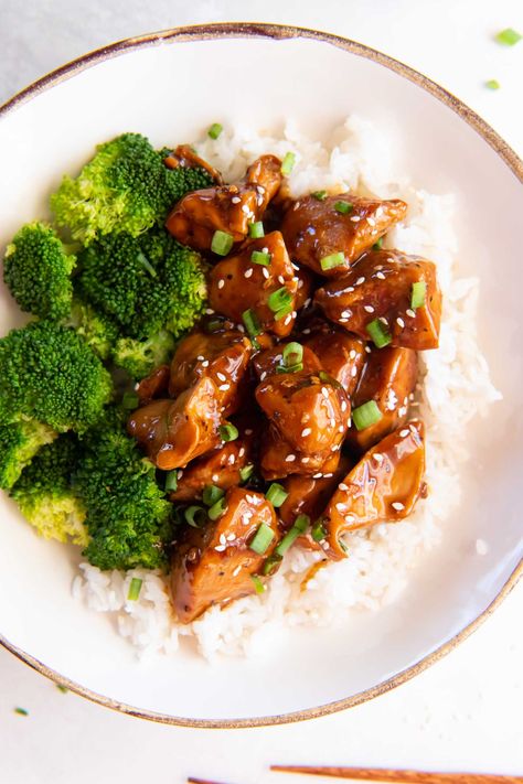 The best easy Teriyaki Chicken recipe! Tender bites of chicken are coated in a sweet and tangy homemade teriyaki sauce. Best Fish Taco Recipe, Pineapple Juice Recipes, Teriyaki Chicken And Rice, Easy Teriyaki Chicken, Teriyaki Recipe, Honey Sesame Chicken, Sesame Chicken Recipe, Chicken Teriyaki Recipe, Chicken Teriyaki