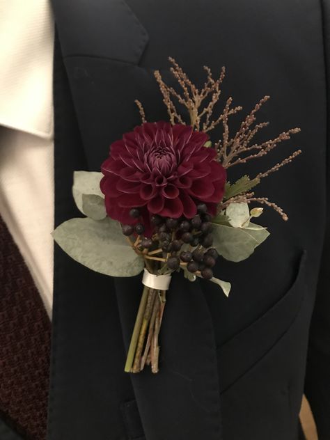 Dark Floral Boutonniere, Burgundy Ceremony Flowers, Chrysanthemum Corsage, Burgundy And Gold Boutonniere, Dark Wedding Boutonniere, Burgundy Corsage Wedding, Burgandy Boutinere Ideas Groomsmen, Dahlia Boutonniere Wedding, Burgundy Carnation Boutonniere