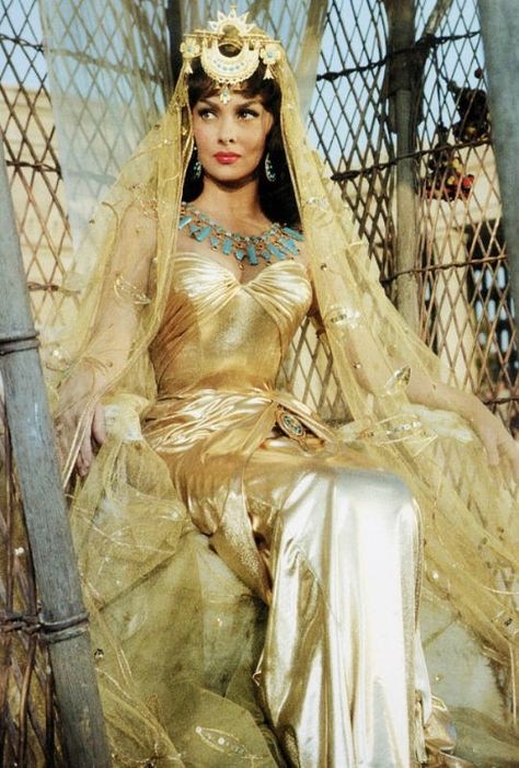 Beautiful photo of Gina Lollobrigida Solomon And Sheba, Egyptian Fashion, Gina Lollobrigida, Italian Actress, Actrices Hollywood, Movie Costumes, Old Hollywood Glamour, Golden Age Of Hollywood, Vintage Glamour