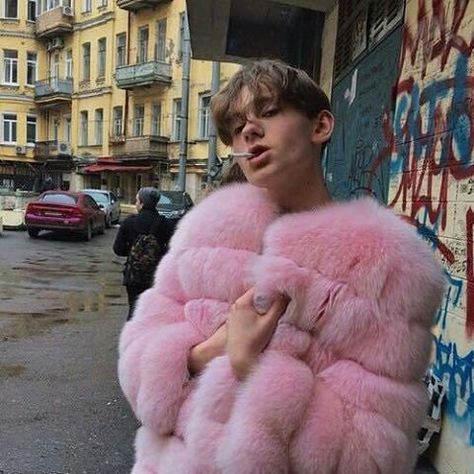 Bday😚 look like Austin Abrams🤔 일본 패션, Fox Fur Jacket, Pink Fur, Poses References, Cat Walk, 인물 사진, Grunge Aesthetic, Clothes Collection, Fox Fur