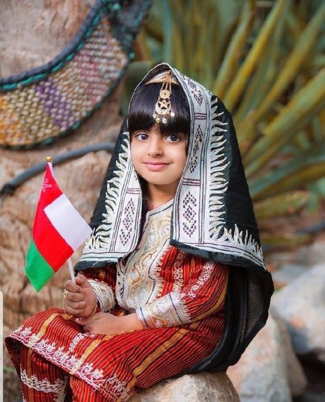 Omani Beauty Traditional Clothing, Oman, Traditional Outfits, Gif, Beauty, Quick Saves, Clothes