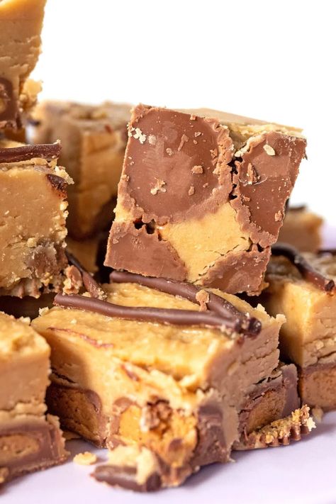 Reese's Peanut Butter Fudge - The Super Mom Life Sheet Pan Dessert, Pudding Bars, Heavenly Hash, Pudding Bar, Chili Chocolate, Rich Chocolate Dessert, Ghost Chili, Chocolate Walnut Fudge, Toffee Bark