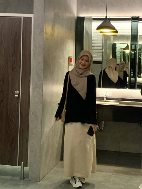 Hijab Inspo Outfit, Ootd Hijab Syari Casual, Hijab Outfit Ideas Casual, Ootd Syari Casual, Ootd Ngampus Hijab, Outfits Ideas Hijab, Outfit Dress Hijab, Ootd Kampus Hijab, Outfit Kampus Hijab