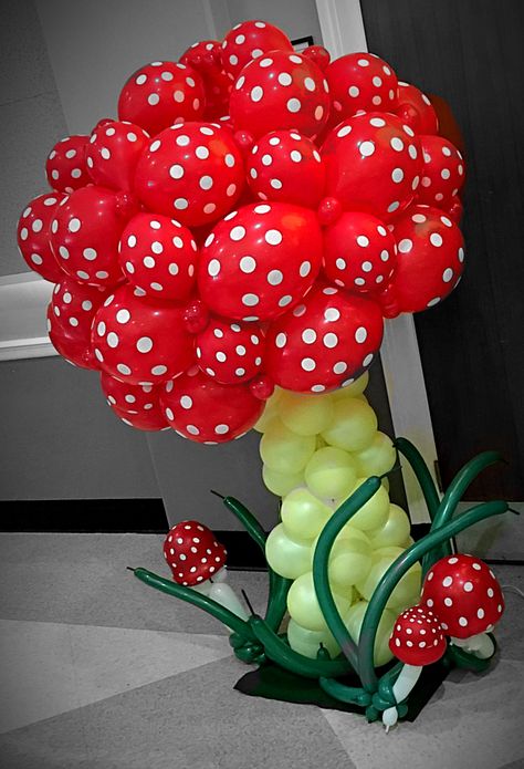 Homemade Mushroom Decorations, Mushroom Balloon Garland, Mushroom Balloon Arch, Mushroom Theme Party, Mushroom Baby Shower Ideas, Mushroom Party Decorations, Mushroom Balloon, Mushroom Birthday, Tinkerbell Party Theme