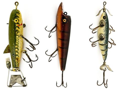 You may want to look for the old tackle box that holds your grandpa’s old fishing lure. These antique lures should not be left wasting away in the attic because they are serious collectibles today that are worth serious money. In this article we’ll show you some of the most valuable antique fishing lures. We’ll also tell you how to identify them and how to spot valuable antique fishing lures. Let’s #FishingLures Fish Decoys, Old Fishing Lures, Antique Fishing Lures, Salt Water Fishing, Lure Making, Reference Pics, Tackle Box, Old Tools, The Attic