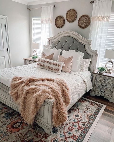 Realyn Bedroom Set Decor Ideas, Realyn Bedroom Set Ashley Furniture, Farmhemian Decor, Farmhouse Chic Bedroom Beds & Bed Frames, French Country Bedrooms Beds & Bed Frames, European Farmhouse Bedroom Bedding & Blankets, Country Bedrooms, Farmhouse Headboard, Vintage Decorating