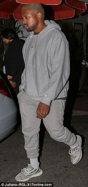 Grey Joggers Outfit, Mens Joggers Outfit, Yeezy Style, Kanye West Outfits, Kanye Fashion, Men Streetwear Fashion, Kanye West Style, Yeezy Fashion, Street Wear Style