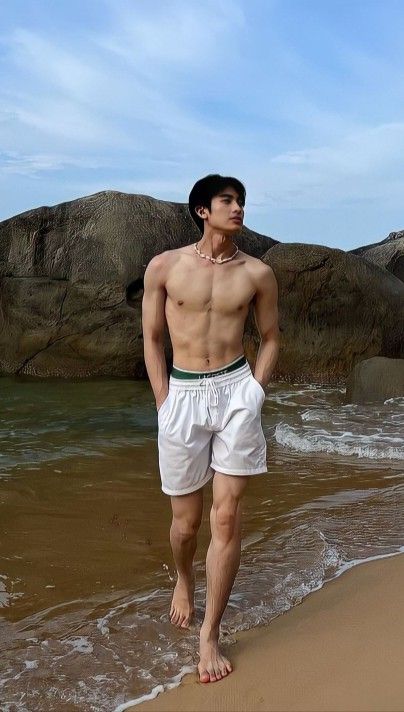 Guys Beach Outfit, Guy At Beach, Outfits Extra, Men Bodies, Oc Outfits, Korean Anime, Beach Park, Korean Boy, Handsome Man