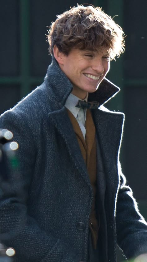 Eddie Redmayne Fantastic Beasts, Eddie Red, Fantastic Beasts Series, Fantasic Beasts, Citate Harry Potter, Stile Harry Potter, Fantastic Beasts Movie, Crimes Of Grindelwald, Fantastic Beast